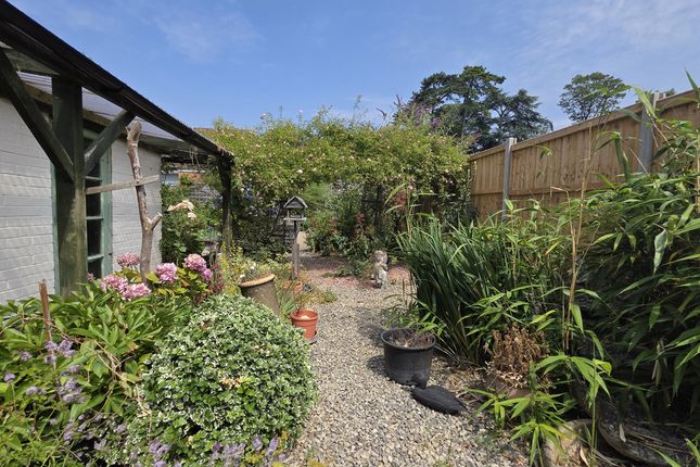 12, Welsh Road West, Southam photo 4
