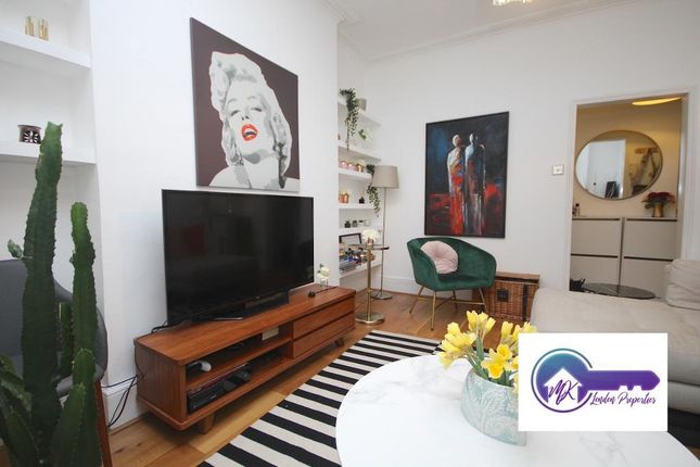 Flat to rent in Star Street, London