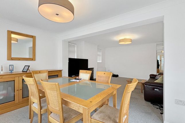 7, Hazelwood Crescent, Clacton-on-Sea photo 4