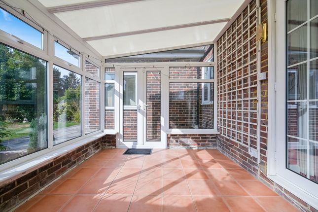 35 Tattenham Way, Tadworth photo 4
