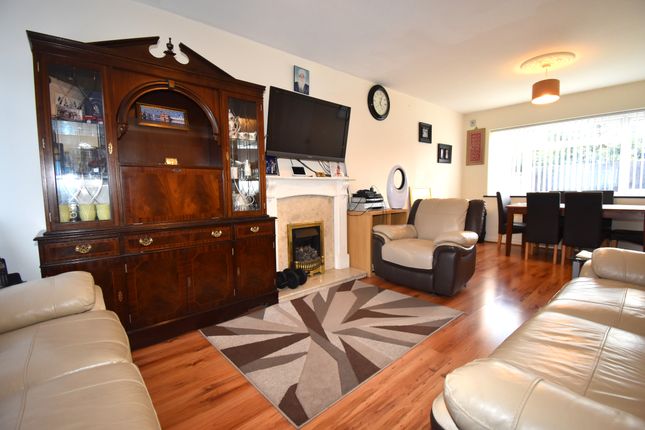 17, Dersingham Drive, Coventry photo 4