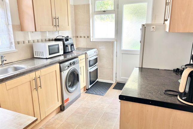99, Dean Gardens, Portslade photo 4