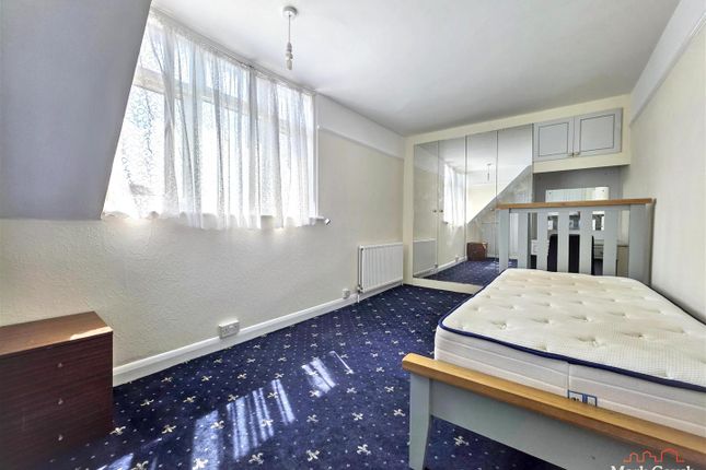 Room 1, 3a The Parade, Kingston Road, Leatherhead photo 2