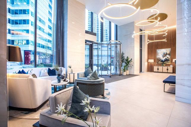 Flat for sale in South Quay Plaza, Canary Wharf