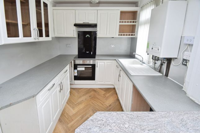 31, Arthur Avenue, Bradford photo 4