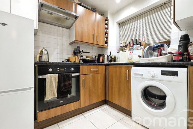 Flat 4, Caesars Court,, Bethel Lane, Surrey photo 5