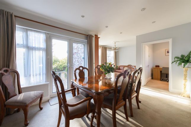 2, Hamilton Close, Barnet photo 3