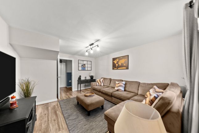 1 Lower Nook Meadow, Warrington photo 3
