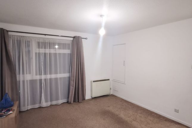 Beeton Close, Pinner photo 4