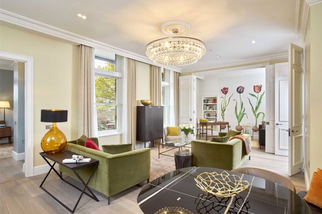 Flat for sale in Richmond Square, Kew Foot Road, Richmond, Surrey
