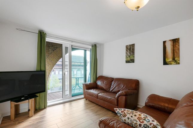 Flat for sale in Argyll Road, London