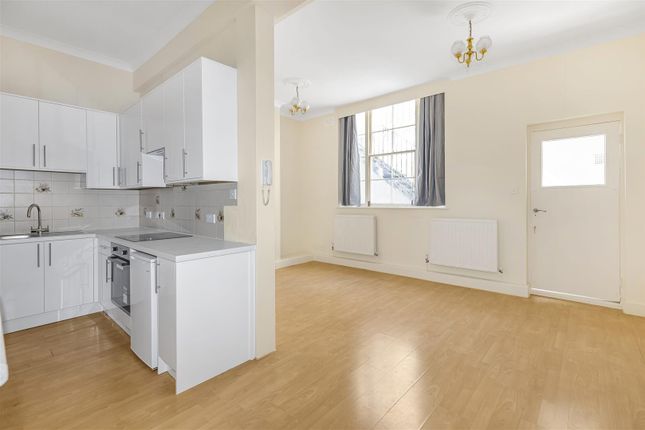 Flat to rent in Porchester Terrace North, London