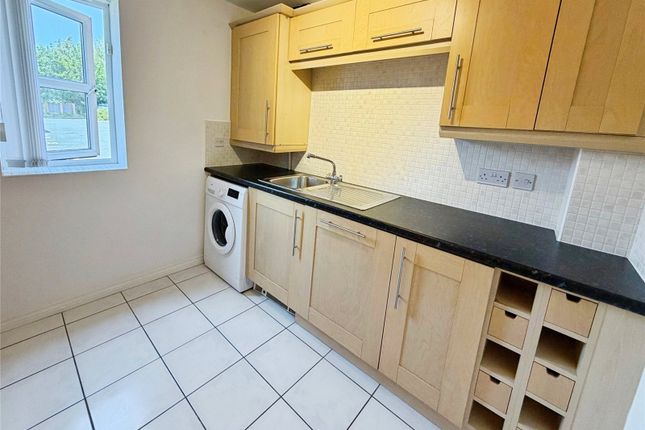45, Lentworth Court, Merseyside photo 5