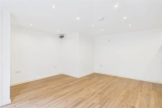 70, Flat 17, Honor Oak Road, London photo 4