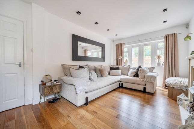 28, Deanway, Buckinghamshire photo 2