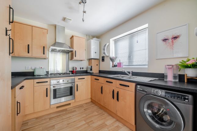 Flat 7, 1, Brosse Way, Bromley photo 2