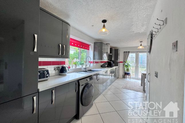 33, The Markhams, New Ollerton photo 2