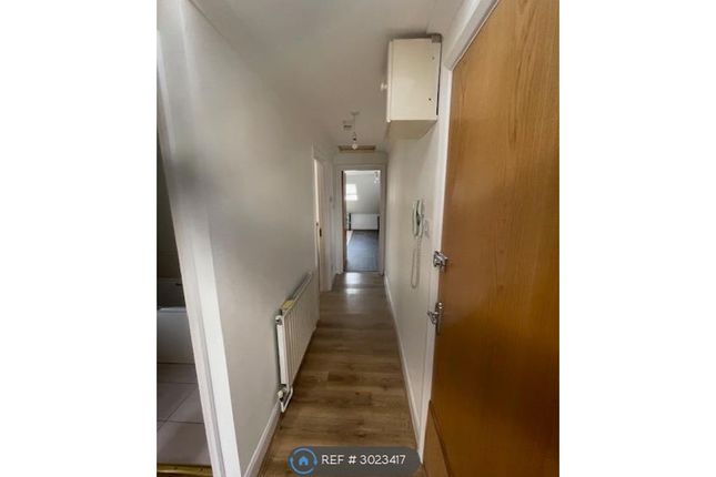 C, Garratt Terrace Tooting Broadway, London photo 3