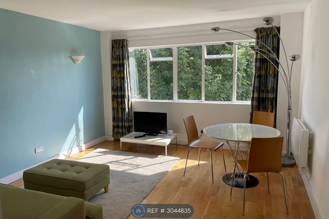 Flat, Pullman Court Streatham Hill, London photo 2