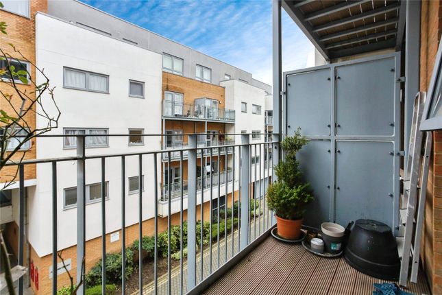 Flat 14, Azure Court,, Sovereign Way, Kent photo 3