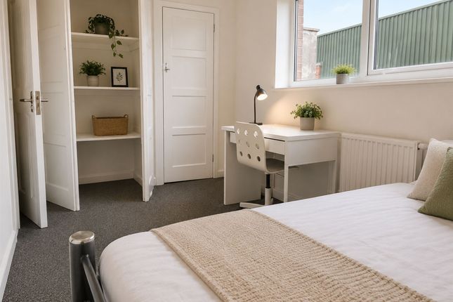 Room 6, 16, Carlton Park, Bristol photo 2