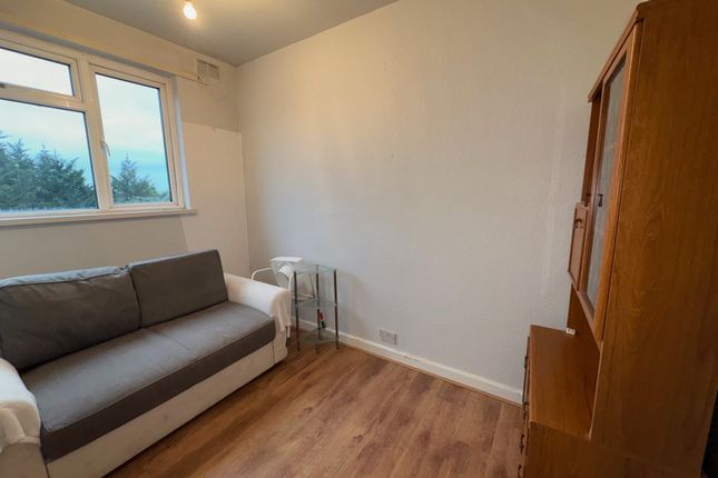 Rayners Lane, Pinner photo 4