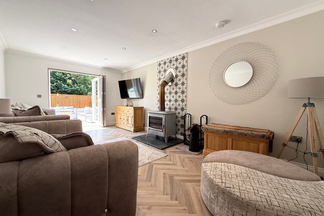 60 Tan Y Bryn Gardens, Aberdare photo 2