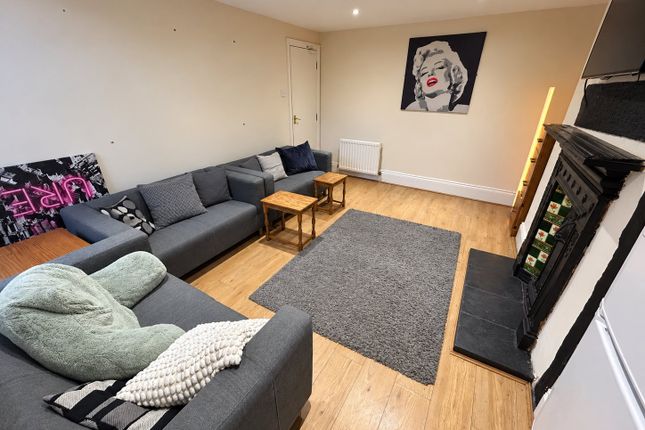 6 Bedroom Flat