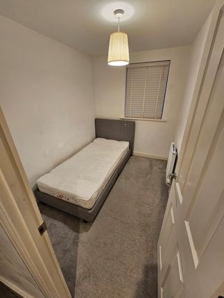 Room to rent in Spooner Croft, Birmingham