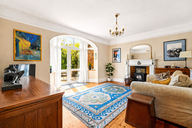 32, Highlands Road, Leatherhead photo 4