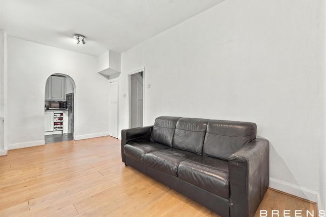 Eastbury Avenue, Enfield photo 4