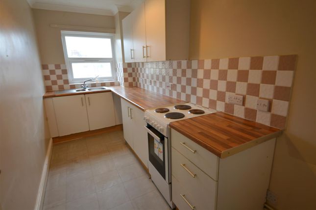 31 Clareston Court, Station Road, Tenby photo 4