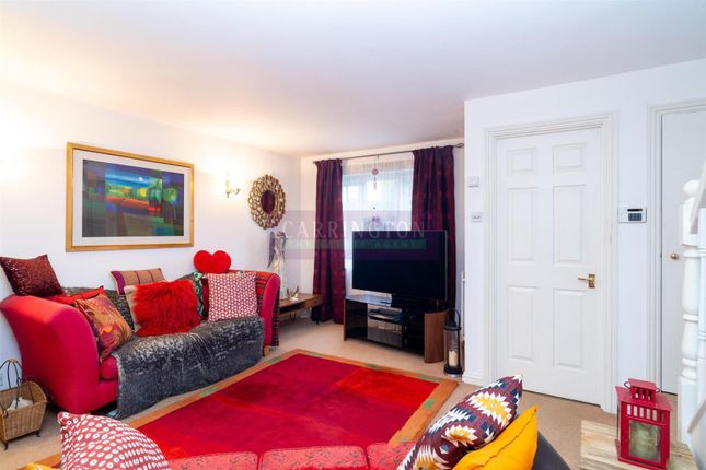 70, Kensington Way, Borehamwood photo 2