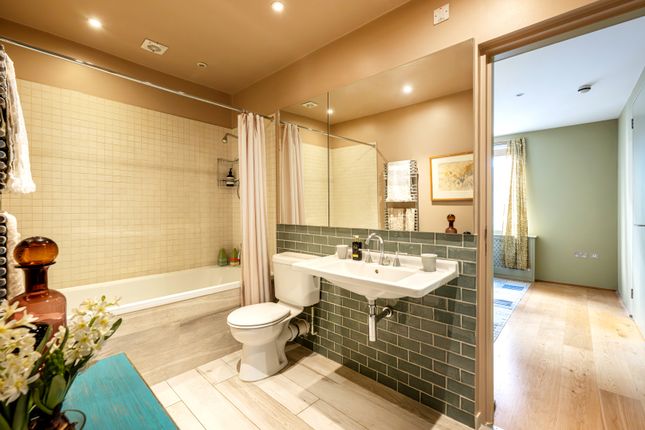 Flat A, 7, Hewer Street, London photo 4