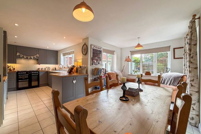 4 Rosefield Close, Newark photo 2