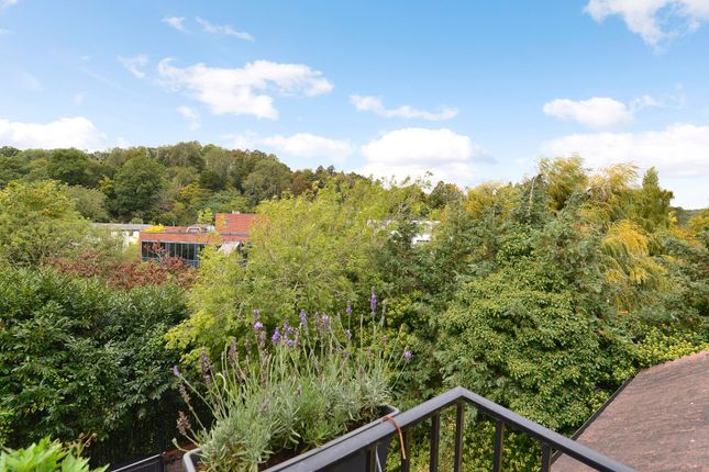 The Penthouse, 9, Chester House, Godalming photo 3