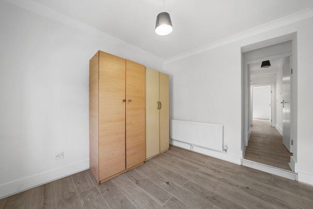Flat to rent in St. Mary's Road, Surbiton