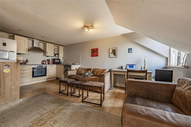 12, Colborne Court, London photo 3