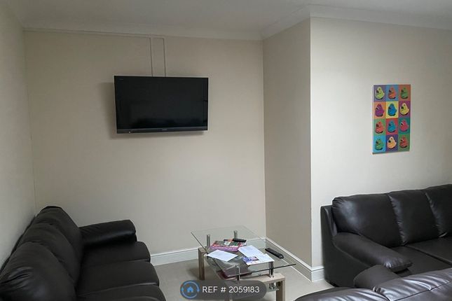 Thumbnail Room to rent in Golders Green Road, London