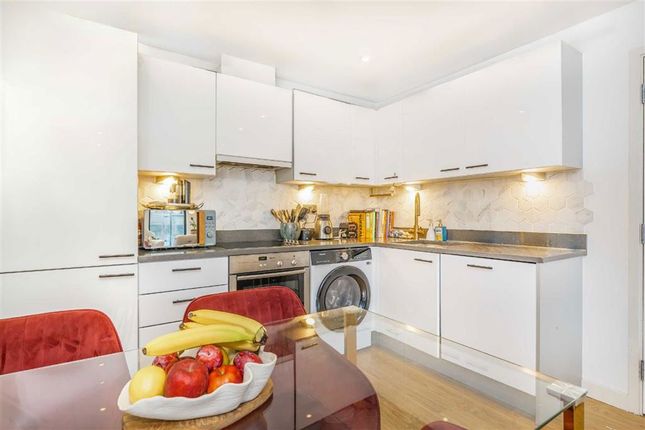 Flat 26, 130, Webber Street, London photo 4