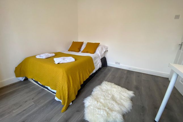 34, Brentmead Gardens, Park Royal photo 5