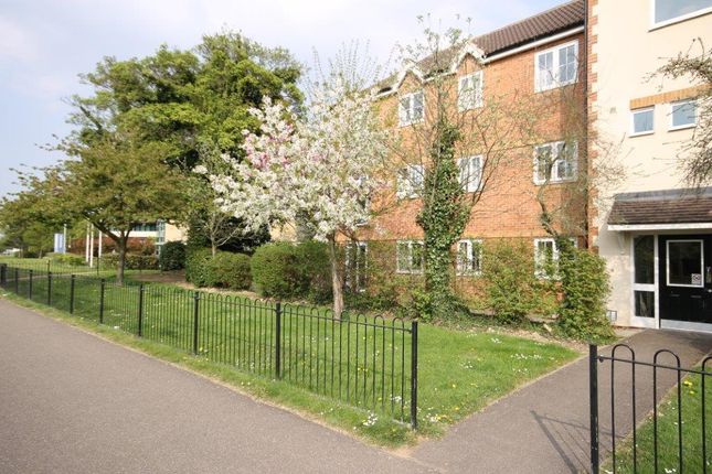 Thumbnail Flat to rent in Franklins, Maple Cross, Rickmansworth