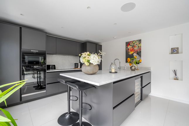 19, Burleigh Park, Cobham photo 4