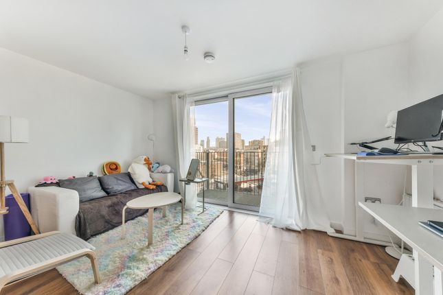 Thumbnail Flat for sale in Aquarelle House, City Road, London