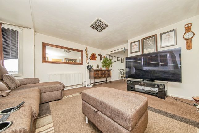 69, Radcliffe Drive, Ipswich photo 4