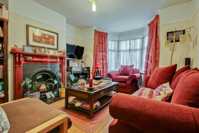 7, Alder Grove, London photo 3