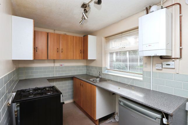 36, Curlew Avenue, Sheffield photo 3