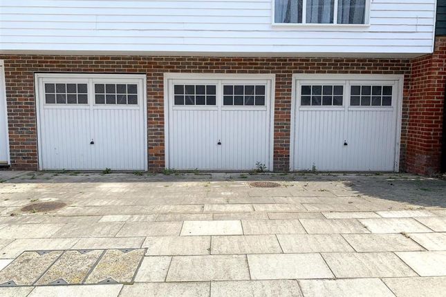 14 Edward Vinson Drive, Faversham photo 4
