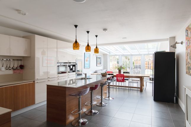 Town house for sale in Camberwell Grove, Camberwell