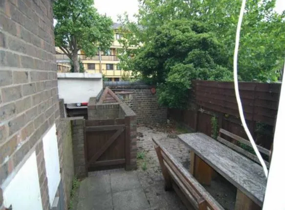 Terraced house to rent in Francis Close, London